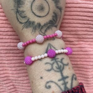 Bracelet en perles relief rose